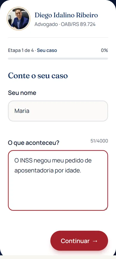 Formulário "Conte seu caso" no celular, com a foto do advogado no topo